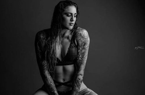 Hết hồn kiều nữ “xăm trổ hổ báo” nhất UFC mặc đồ "lộ liễu thấy hết"