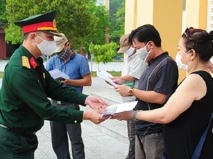 Thừa Thiên Huế: Công dân trở về từ Lào hoàn thành cách ly góp tiền tặng cán bộ, chiến sĩ phòng chống Covid-19