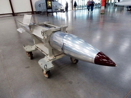 Mỹ thực nghiệm bom hạt nhân mới trên máy bay F-15