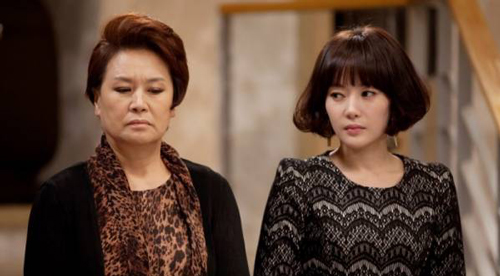 Chê thông gia "quê mùa" nghèo hèn, nhà trai "tím mặt" với của hồi môn của nhà gái