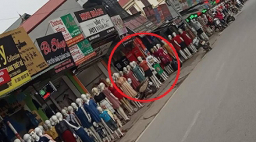 Hình ảnh "dòng người" xếp hàng đông đúc trên phố khiến nhiều người "choáng váng" nhưng nhìn kĩ mới phát hiện điều "kinh hoàng"