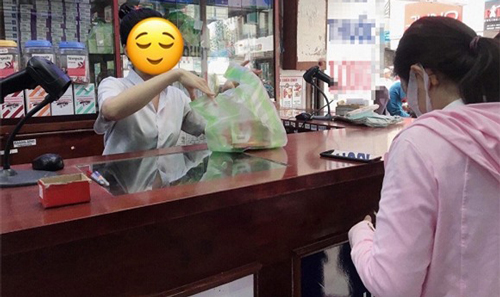 Ngày đầu đi làm, thanh niên sững người khi phát hiện sếp là người yêu cũ nhưng chi tiết này mới gây "phẫn nộ"