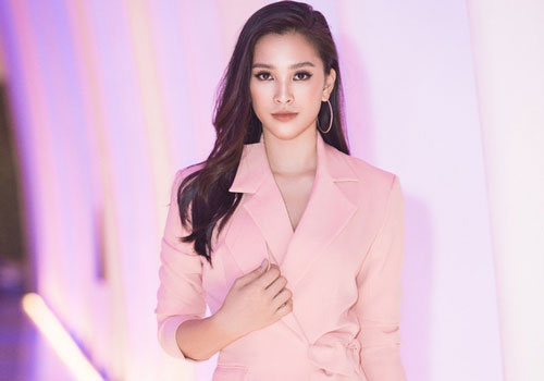 Hoa Hậu Tiểu Vy: "Bố mẹ ảnh hưởng rất lớn đến phong cách ăn mặc của tôi"