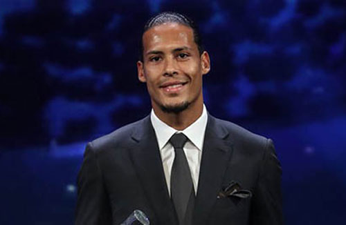 Van Dijk là 'thiên thần hộ mệnh' của lứa "măng non" Liverpool