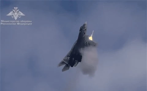 Bao Sina: Nga dung ky xao trong video Su-57 phong ten lua