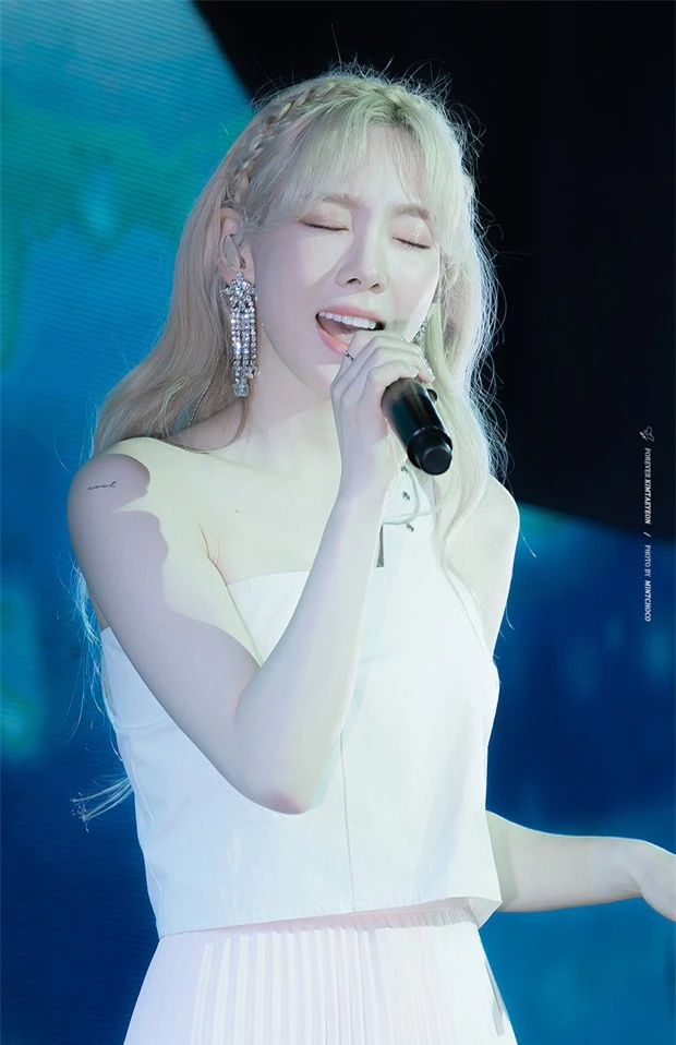 Gương mặt xinh xắn trời cho, lại có nước da trắng ngần nên Taeyeon 'quẩy' màu tóc nào cũng hợp 7