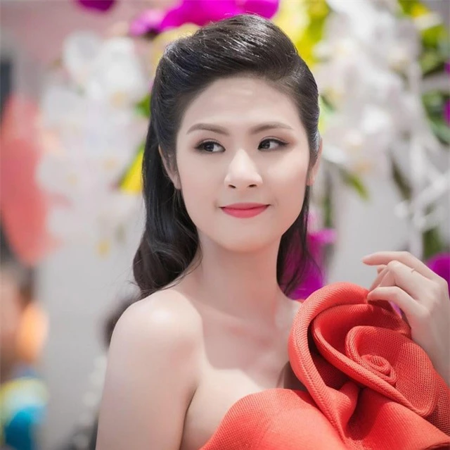Hoa hậu Ngọc Hân gây “choáng” khi mạnh tay cắt tóc ngắn sau nhiều năm - 5