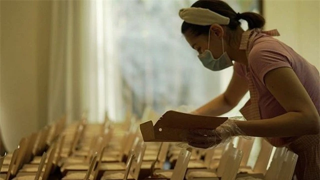 “Mỹ nhân đẹp nhất Philippines” tự tay nấu cơm ủng hộ bác sĩ chống dịch bệnh - 2
