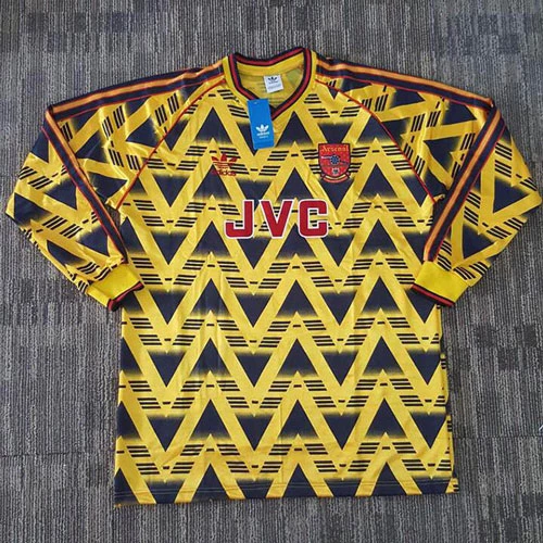 5. Áo đấu Arsenal ở giai đoạn 1991-1993 được bán với giá 425 euro: Ở giai đoạn này, Arsenal chỉ giành 1 chức vô địch cúp Liên đoàn và 1 Siêu cúp Anh