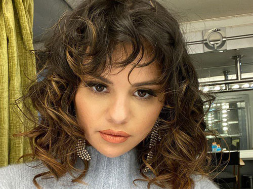 Selena Gomez bán áo thun để quyên góp tiền chống Covid-19