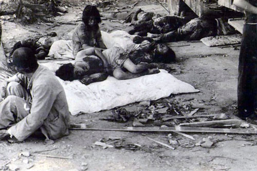 Nhìn lại những bức ảnh chụp lại cảnh tượng hãi hùng tại tâm vụ nổ bom nguyên tử Hiroshima