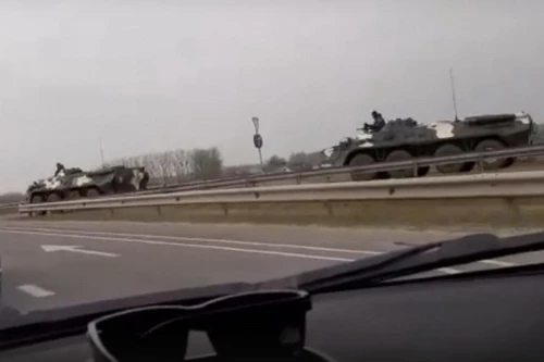 Đoàn xe thiết giáp của Quân đội Belarus trên đường tới biên giới. Ảnh: Virtual Brest.