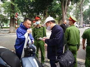 Thủ tướng chỉ đạo xử lý nghiêm những ai không đeo khẩu trang, tụ tập đông người