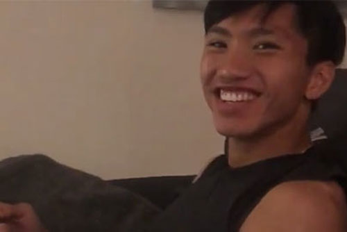 Văn Hậu 'hả hê' khi đánh bại Lee Nguyễn trong... game bóng đá