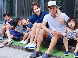 Ở nhà với 4 con nhỏ, cuộc sống vợ chồng Lý Hải đảo lộn ra sao giữa đại dịch Covid-19?