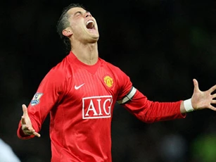 Cristiano Ronaldo rộng cửa trở lại Man Utd