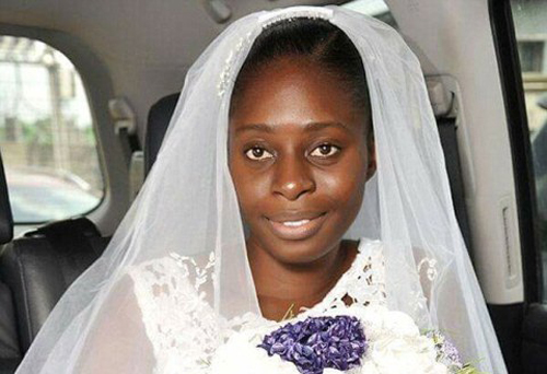 Cô dâu để mặt mộc hoàn toàn trong lễ cưới "gây sốt" cộng đồng mạng