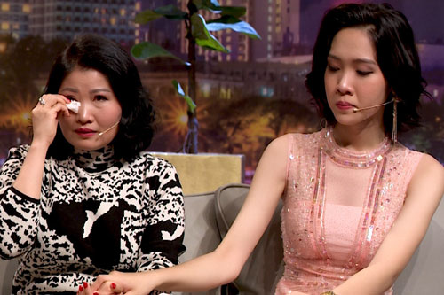 Mẹ ruột hoa hậu chuyển giới Nhật Hà: Tôi đưa con đi khám bác sĩ nhưng bất thành