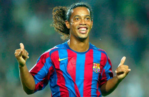 2. Ronaldinho (2003-2008). Ảnh: FC Barcelona Noticias. 2. Ronaldinho (2003-2008). Ảnh: FC Barcelona Noticias.