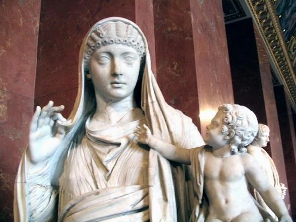 Tượng về Messalina được lưu lại.