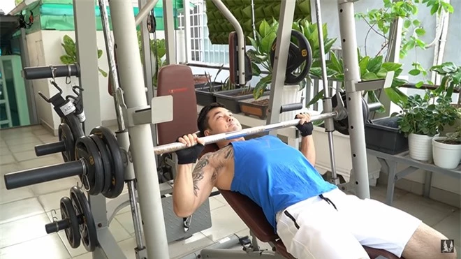 Ưng Hoàng Phúc tự cách ly tại nhà vì dịch bệnh - Ảnh 6. Ưng Hoàng Phúc tự cách ly tại nhà vì dịch bệnh - Ảnh 6.