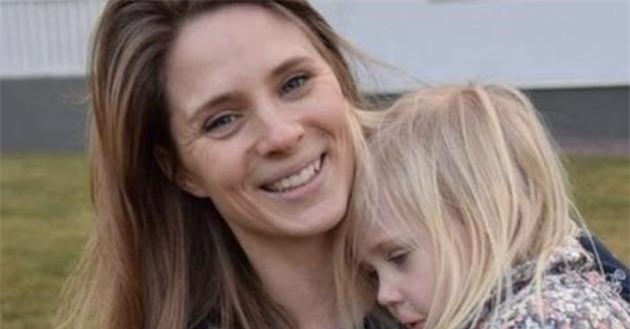 Anna Larsson và con gái. Anna Larsson và con gái.