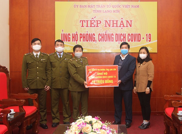 Lạng Sơn ủng hộ tiền và khẩu trang y tế cho công tác phòng, chống dịch COVID-19