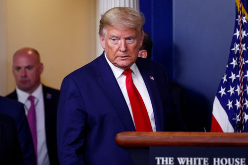 Ông Trump nói Mỹ sẽ trả tiền điều trị Covid-19 cho người không có bảo hiểm