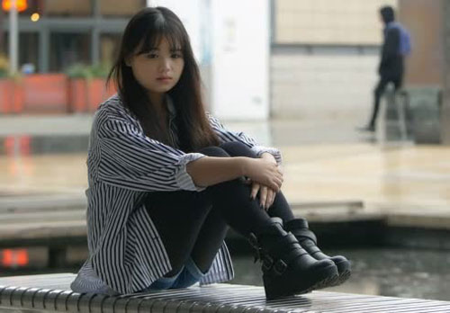 Bạn trai tới chơi mà thím dâu cứ ngồi "cạnh khóe", tôi giận dữ chưa kịp nói lại thì đã phải sốc trước phản ứng của bố mẹ và bà nội