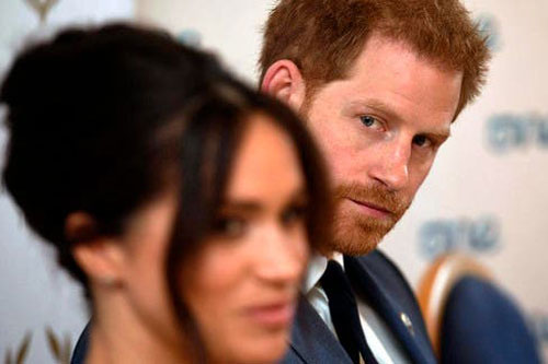 Cuộc sống nhà Sussex ở Mỹ: Harry cô đơn nơi đất khách quê người, phải phụ thuộc vào Meghan Markle nếu muốn định cư lâu dài