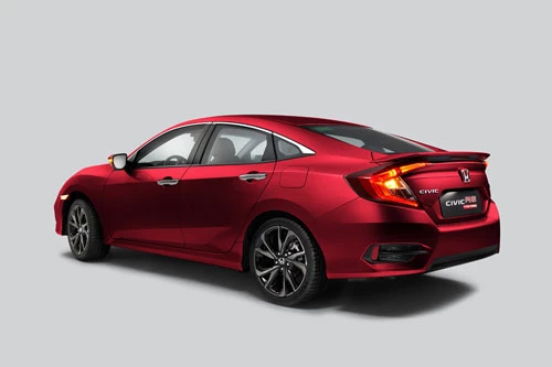 Honda Civic RS màu đỏ cá tính.