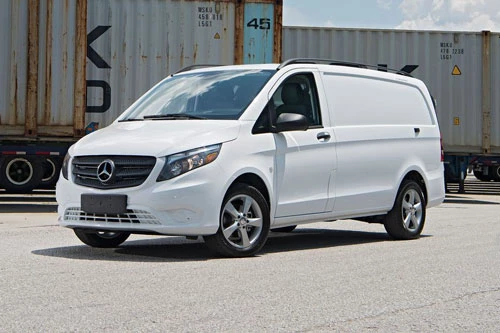 3. Mercedes-Benz Metris 2020 (giá khởi điểm: 32.585 USD).