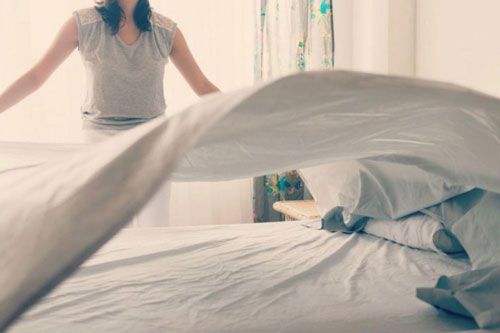 Tác hại đằng sau việc gấp chăn ngay khi ngủ dậy sẽ khiến bạn giật mình