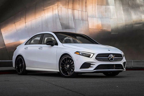 5. Mercedes-Benz A-Class 2020 (giá khởi điểm: 33.795 USD).