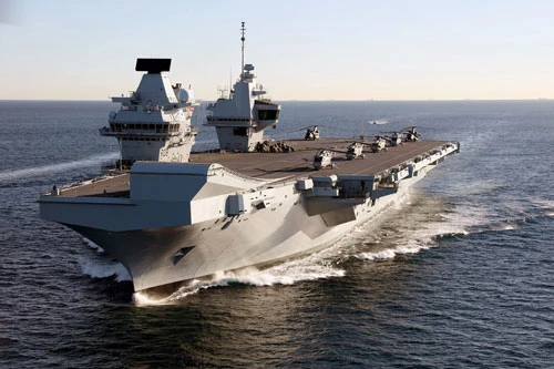 5. Tàu HMS Queen Elizabeth (Anh) - (chiều dài: 284 mét).