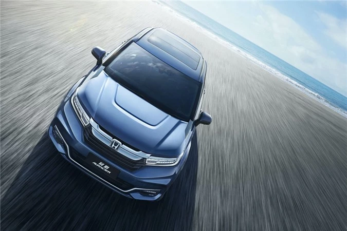 Honda Avancier có thiết kế dạng coupe thể thao với phần mui được vuốt đều xuống phần khoang hành lý. Mẫu xe này chia sẻ khung gầm với Accord.