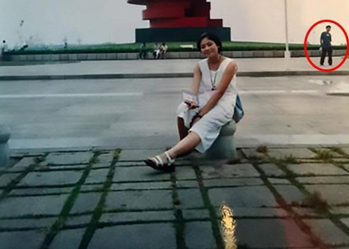 Xem lại ảnh thời thơ ấu của vợ, chồng phát hiện ra khoảnh khắc đặc biệt từ 18 năm trước