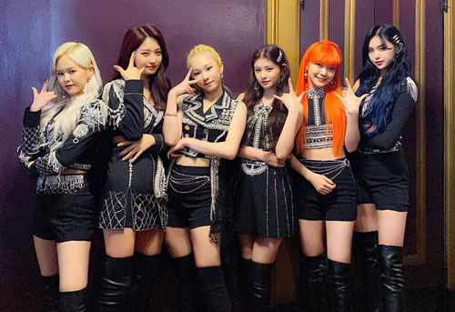 Nhân viên girlgroup Kpop dương tính với Covid-19, kéo theo sao nữ và loạt nhân viên xét nghiệm khẩn vì chung phòng chờ