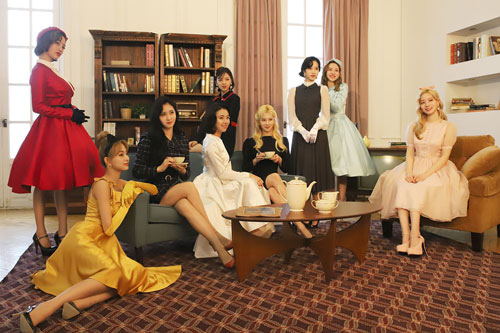 TWICE cũng "mất lượt" comeback y chang BLACKPINK để nhường đàn anh, nhưng nghe "tin hành lang" khiến fan muốn nhóm từ từ trở lại cũng được