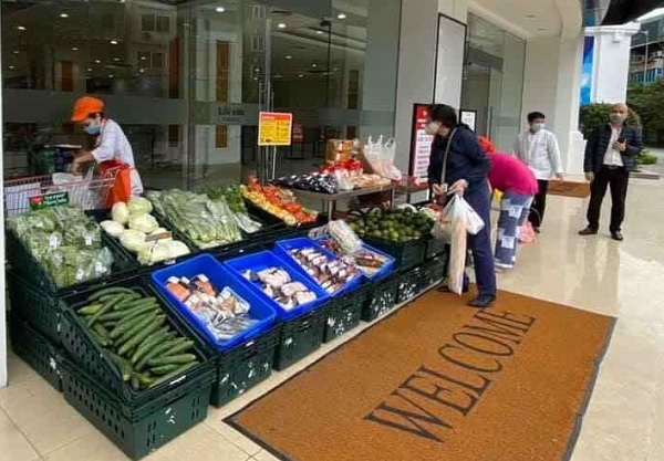 Covid-19: Khẩn trương mở thêm các điểm bán hàng dã chiến 