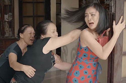 Bị mẹ chồng đuổi ra khỏi nhà vì 5 năm không sinh con, cô vợ tủi nhục khi nhận thêm tin nhắn của chồng: "Muốn đi đâu thì đi nhưng cấm không được nói nguyên nhân là do tôi, đừng để tôi xấu mặt"