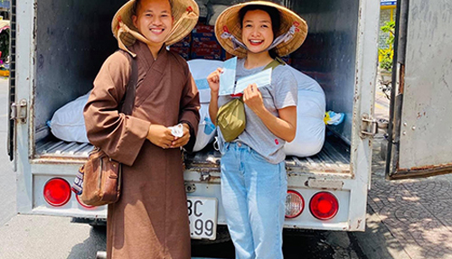 L&#xEA; B&#xEA; La qu&#xEA;n &#x103;n v&#xEC; l&#xE0;m t&#x1EEB; thi&#x1EC7;n