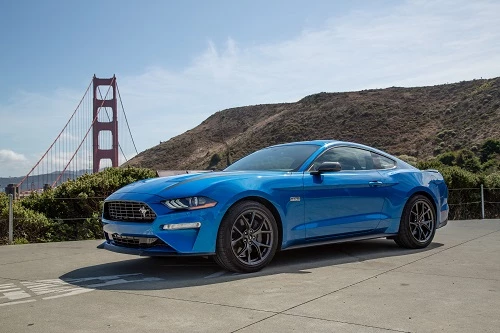 =2. Ford Mustang EcoBoost (giá khởi điểm: 27.865 USD, thời gian tăng tốc từ 0-96 km/h: 5,1 giây).