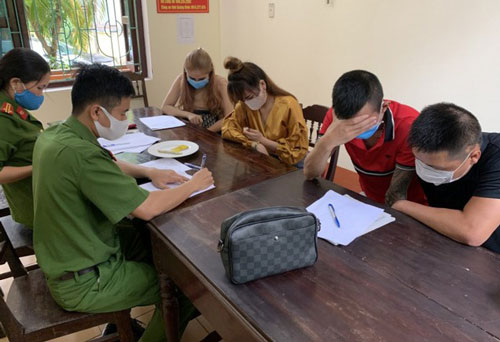 Quảng Bình: Nhóm nam nữ thuê khách sạn để "bay lắc" giữa thời điểm dịch Covid-19