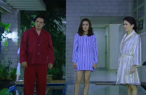 Phàn nàn chuyện chồng không chăm sóc mẹ vợ nằm viện với mẹ chồng, phản ứng của bà khiến hai vợ chồng tôi "đứng hình"