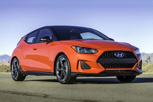 =7. Hyundai Veloster Turbo Ultimate DCT (giá khởi điểm: 29.305 USD, thời gian tăng tốc từ 0-96 km/h: 6 giây).