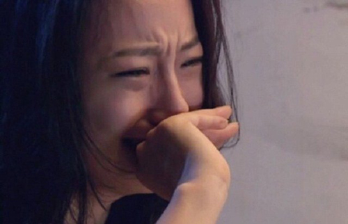 Giữa tang lễ của chồng, cô osin bỗng gào khóc thảm thiết rồi tiết lộ điều bí mật