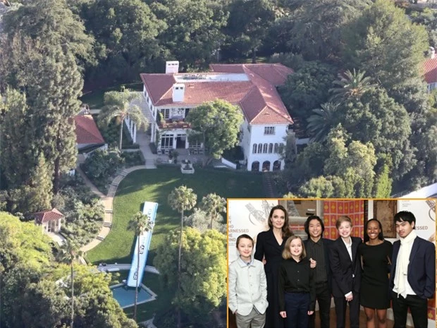 Cách đó không xa, Angelina Jolie và 6 người con quây quần trong biệt thự 25 triệu USD. Cậu cả Maddox 18 tuổi cũng vừa trở về đoàn tụ với gia đình khi trường đại học ở Hàn Quốc đóng cửa vì dịch bệnh. Biệt thự nhà Jolie rộng hơn hai mẫu, có cây cối bao quanh và khu vui chơi trong vườn.