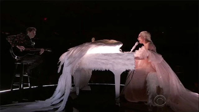 Những bộ cánh ấn tượng của Lady Gaga trong 5 năm qua - 9