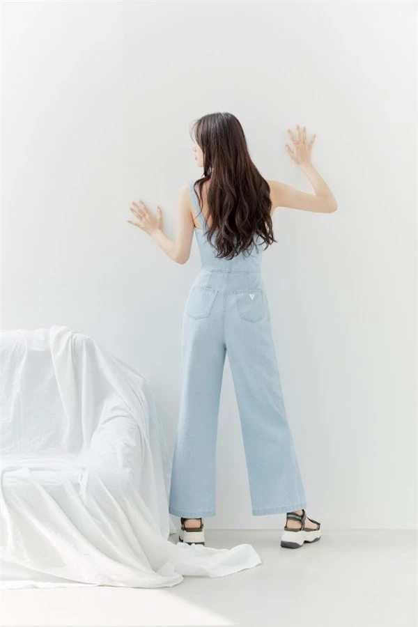 Suzy khoe nhan sắc cực phẩm quảng bá cho Guess - Ảnh 3. Suzy khoe nhan sắc cực phẩm quảng bá cho Guess - Ảnh 3.